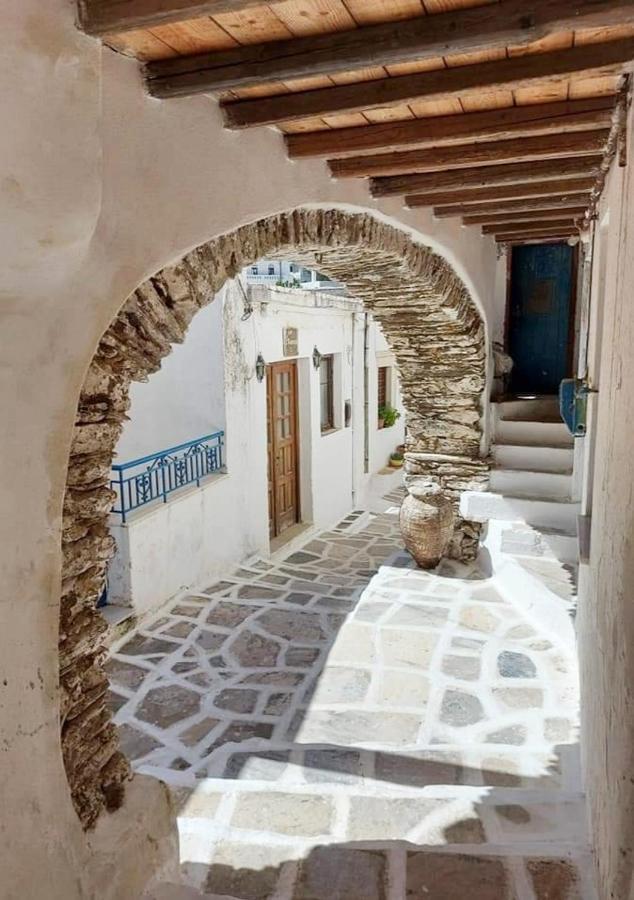 Traditional Family House, Ground Floor With Yard Koronos Exterior photo